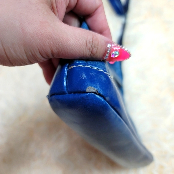 Giani Bernini Crossbody Bag - Picture 3 of 16